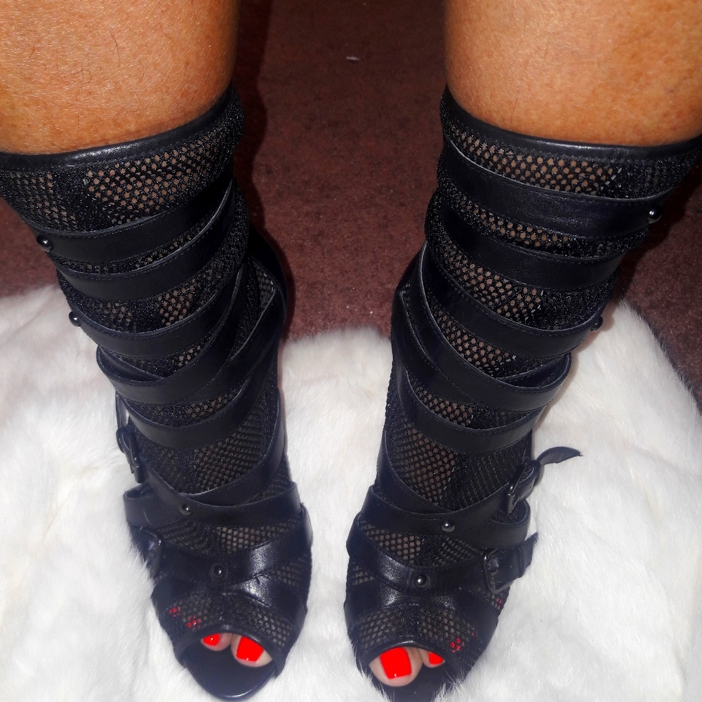 Guess black heels / like new